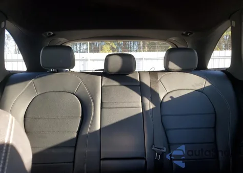 2017 Mercedes-Benz Glc 300 4Matic z USA, uszkodzony, nr VIN WDC0G4KB5HF138220